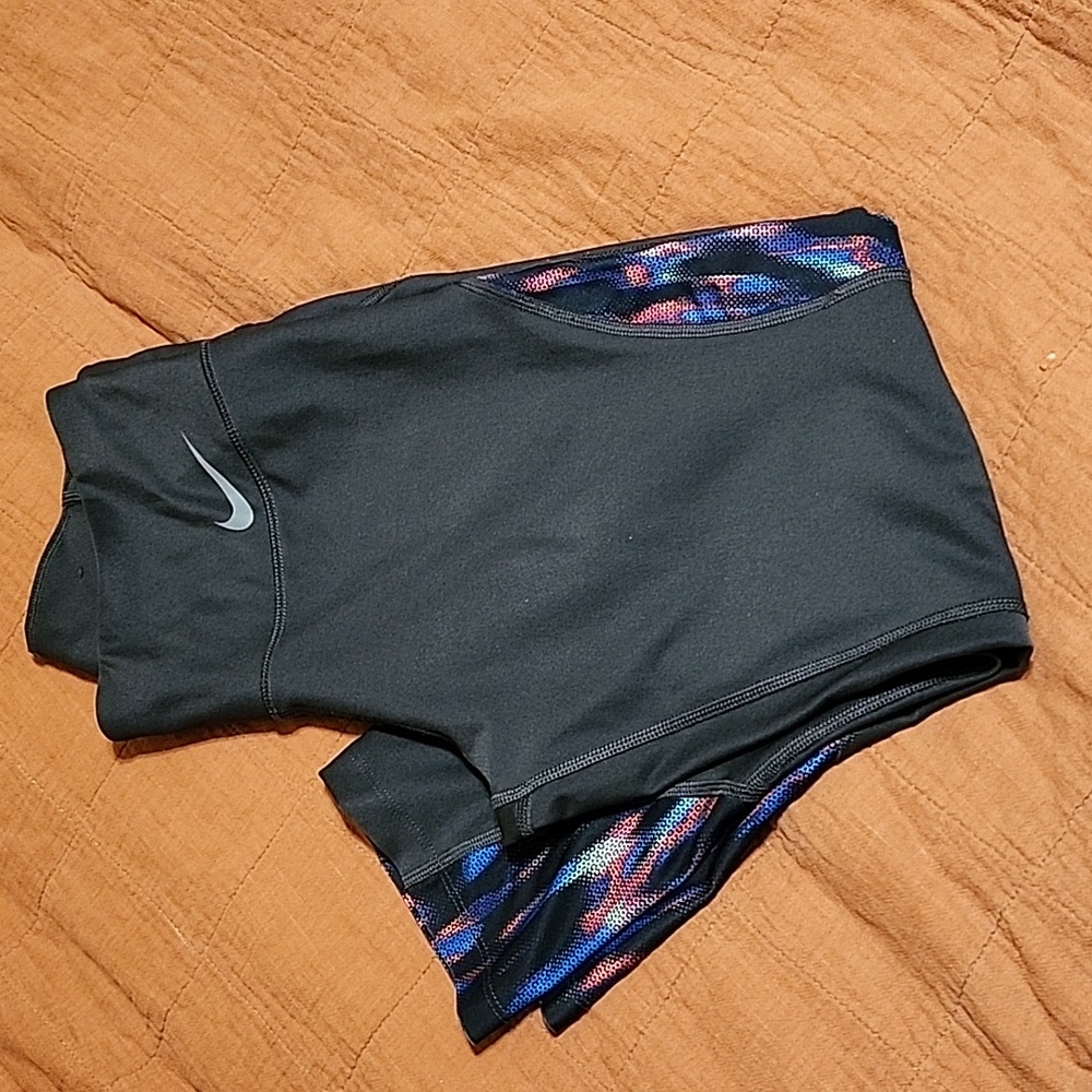 Nike dri fit size small capris
